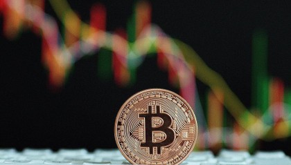 比特币挖矿产业报告：从全民淘金到巨头游戏的演变史