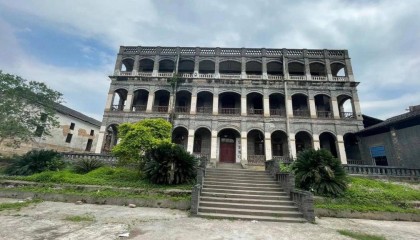 重庆一栋百年古建筑以399万元挂拍，仅限中国人竞买，不得转让抵押给外国人