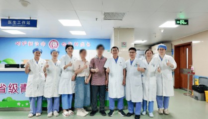 广州865克超早产儿18岁了，被海外大学录取，回医院报喜