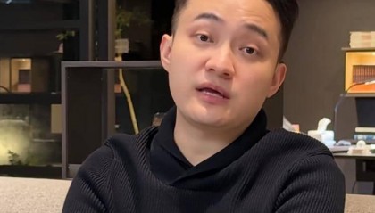 孙宇晨到底有多少钱？据彭博报道，孙拥有1.7万枚比特币，当年孙花4500万元买一根香蕉，现在想想是不是合理了