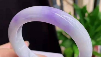 怎么买翡翠手镯?