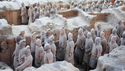 项羽入侵咸阳后，曾派人盗挖秦始皇陵，结果如何？