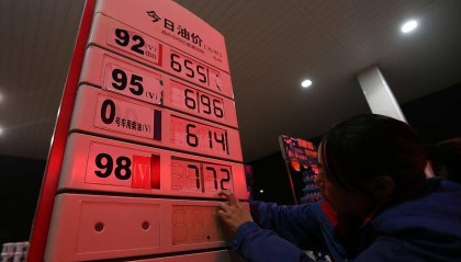 明晚12点油价调整，92号汽油会跌破7元吗？