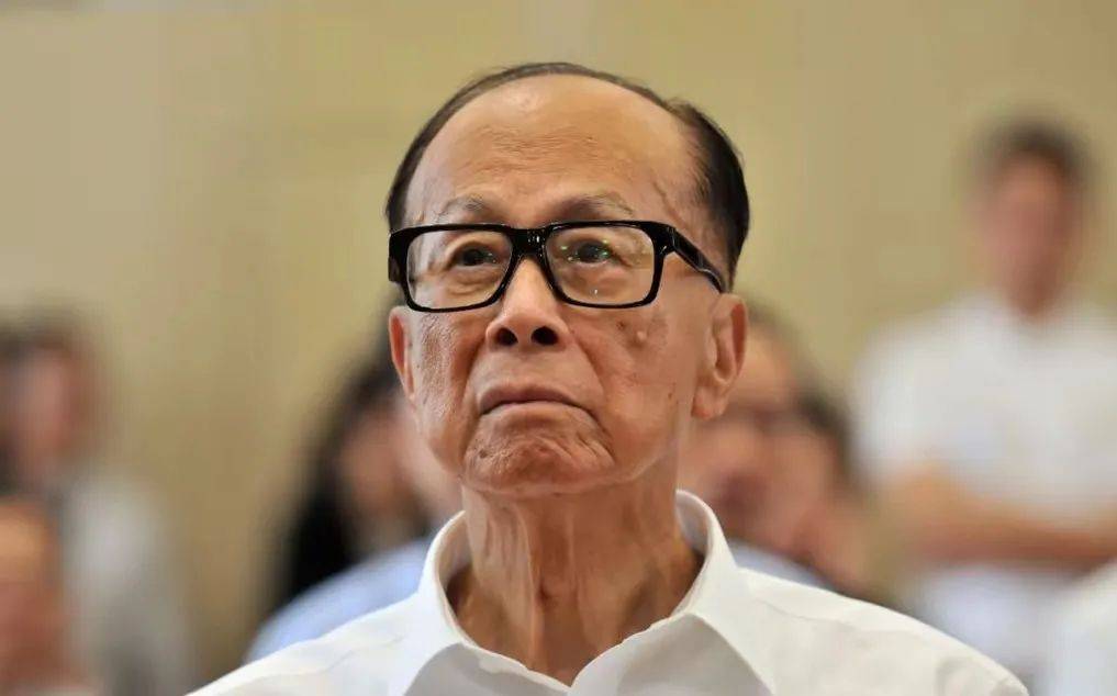 深夜发文！官网点名李嘉诚，一场震动全球的资本交易暗藏3个玄机！