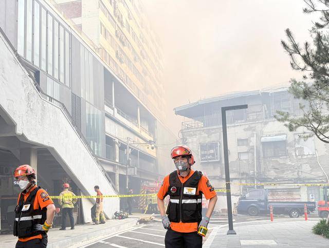 韩国首尔市中心发生火灾 伤亡损失不明