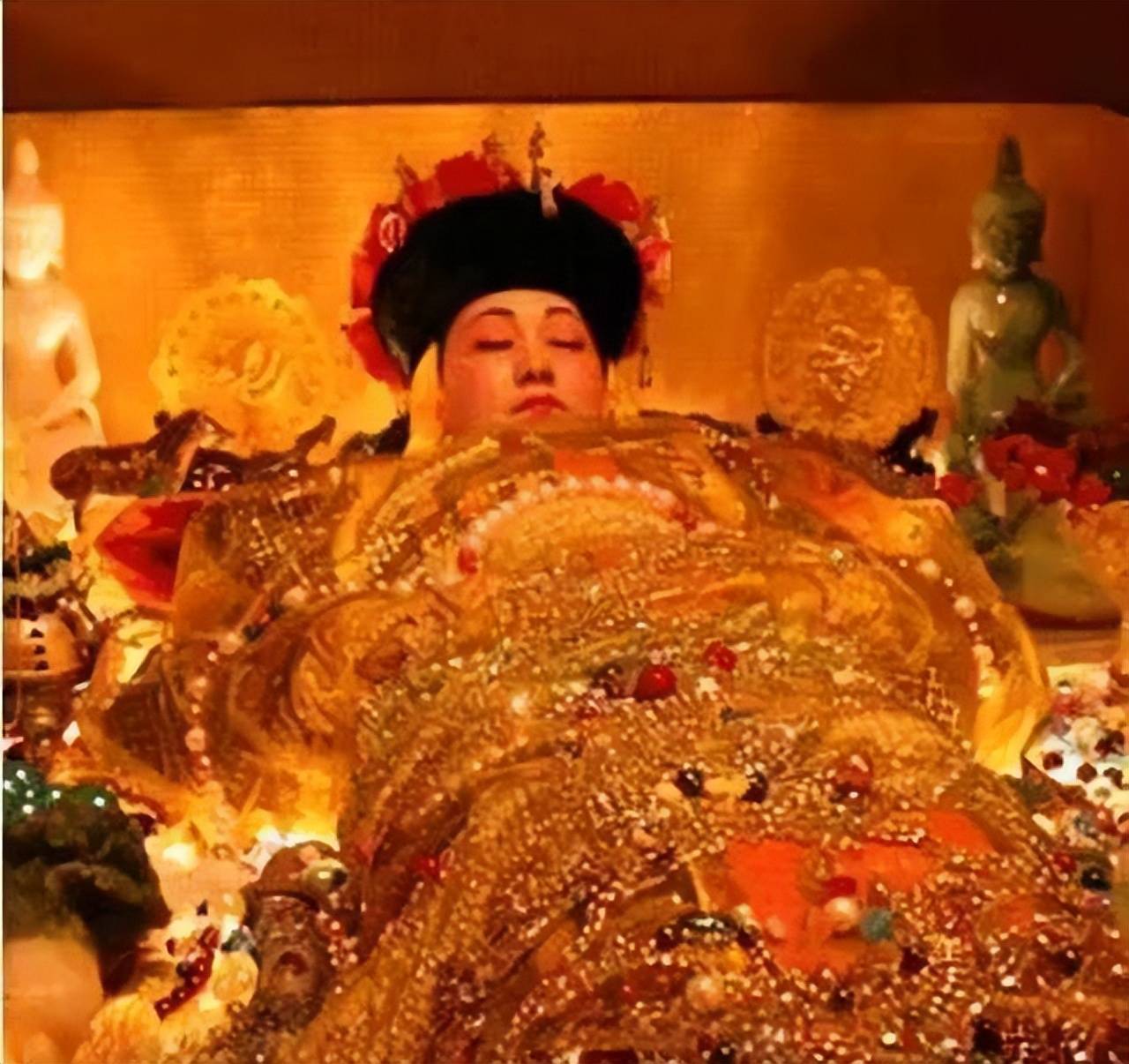 慈禧的最后一天，早上处理光绪后事，晚上嘴就含上了夜明珠