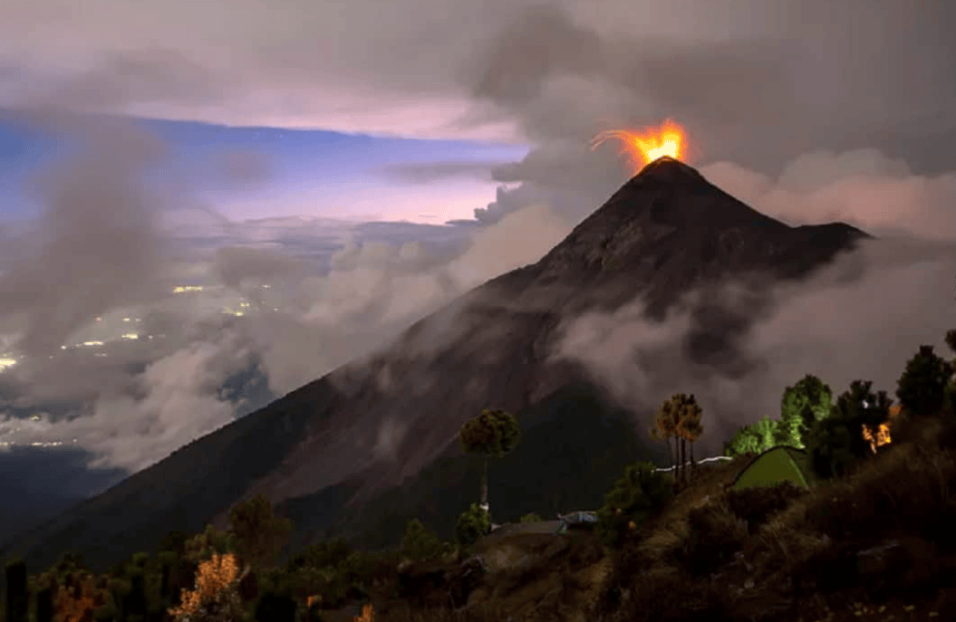 危地马拉富埃戈火山喷发