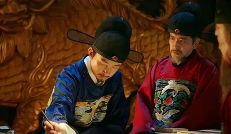 古代一两银子等于现在多少人民币？你的月薪是几品官员的收入呢？