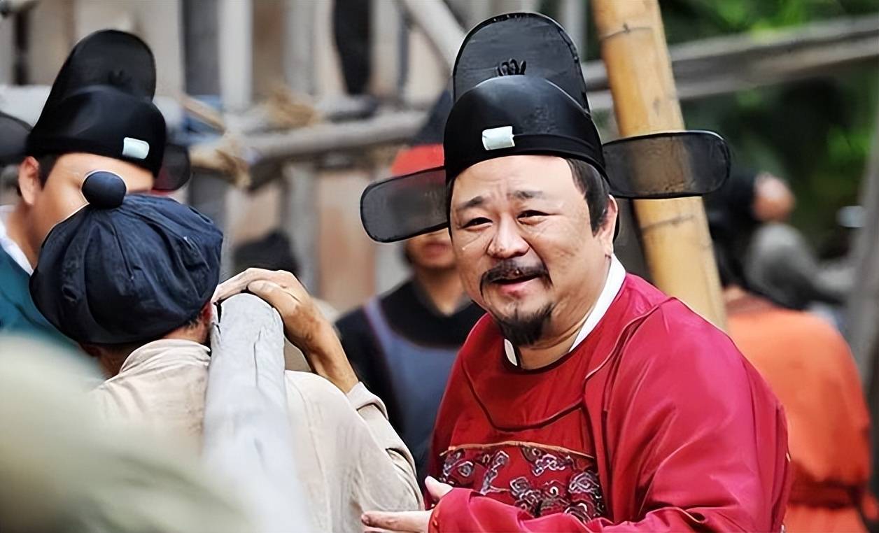 古代一两银子等于现在多少人民币？你的月薪是几品官员的收入呢？