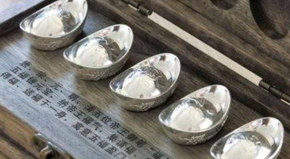 古代的一两银子，约等于现在多少人民币？看看你每个月能拿几两？