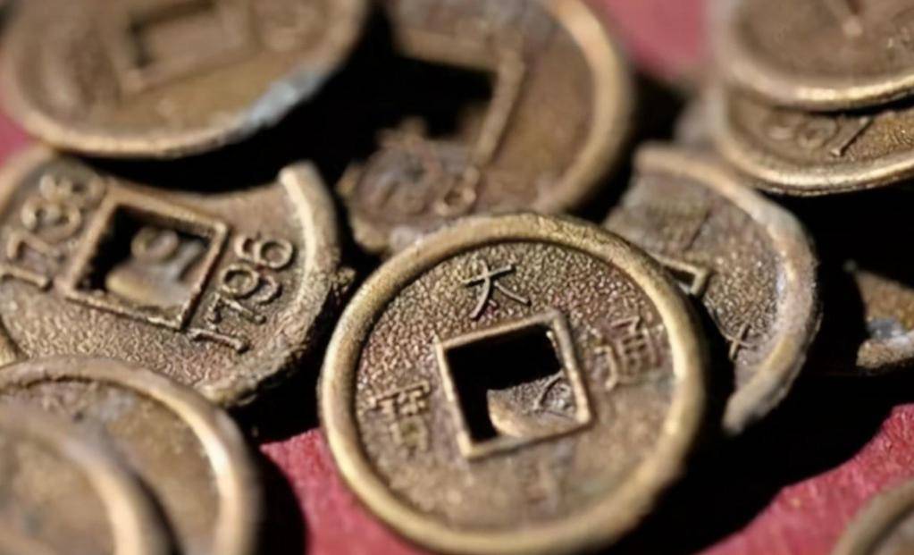 古代的一两银子，约等于现在多少人民币？看看你每个月能拿几两？