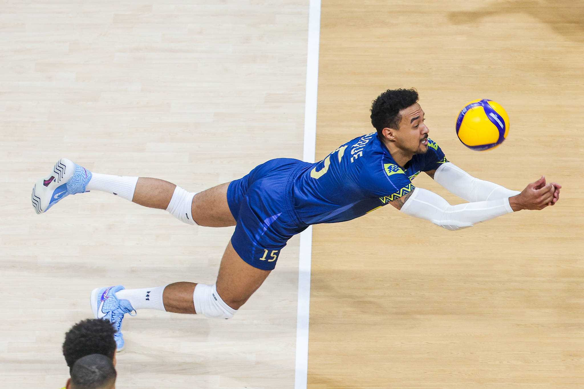 (体育)排球——男排世锦赛:中国队不敌巴西队