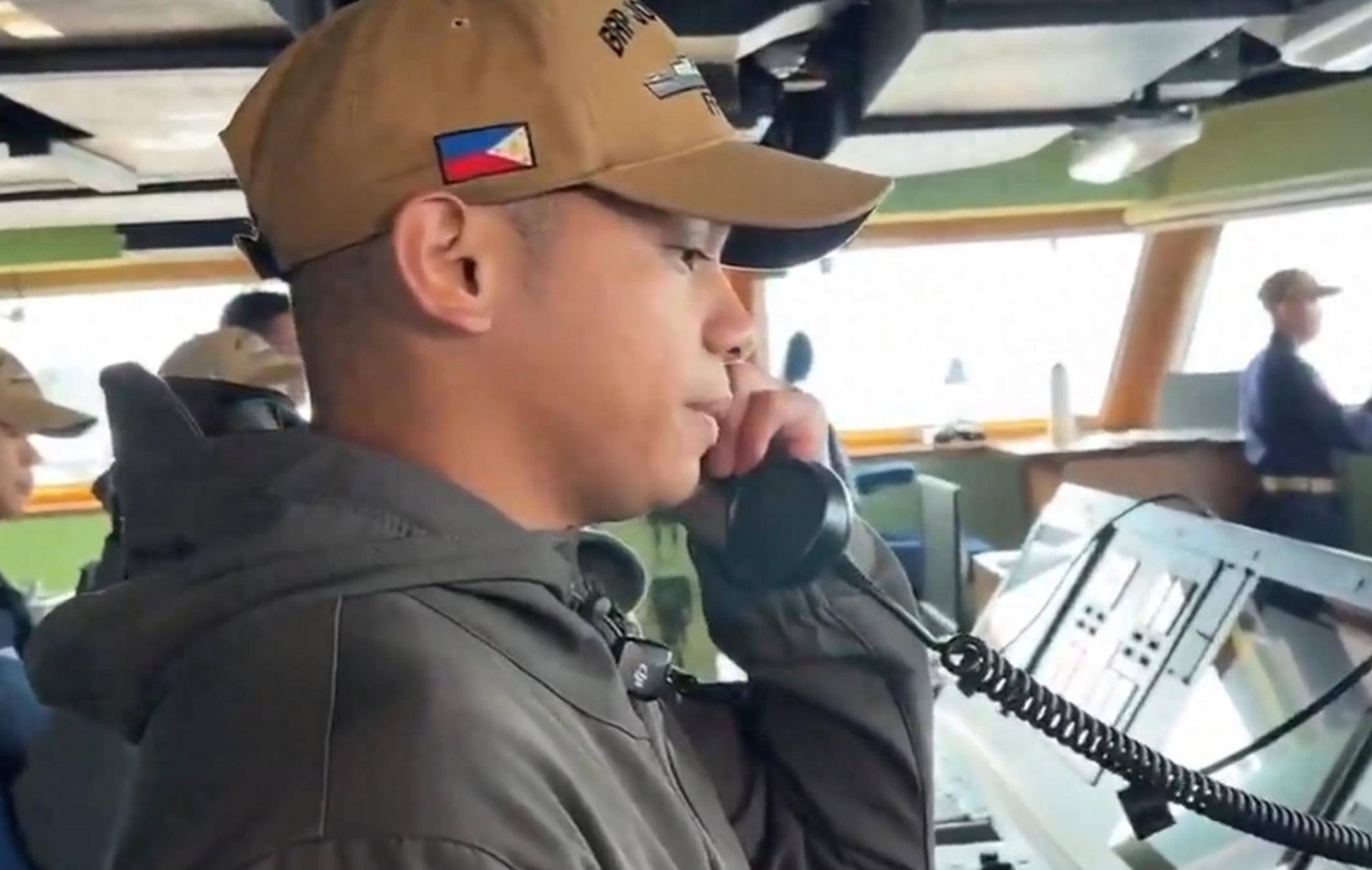 距离仅剩65公里!054A舰艇紧逼菲律宾海岸线,马尼拉湾西侧发生激烈对峙!