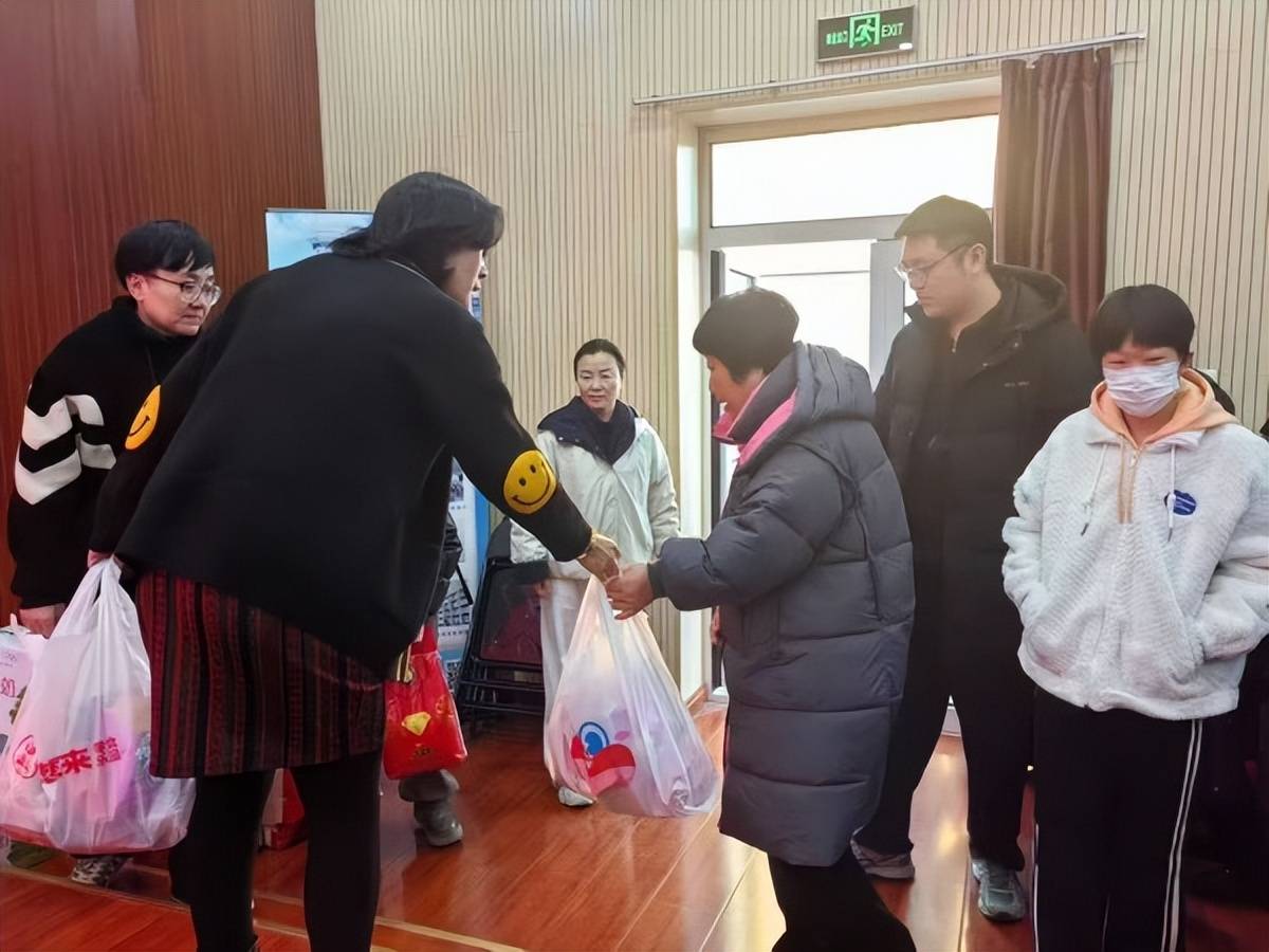 唐山路北区社会救助基金会为低保家庭学子点亮成长路