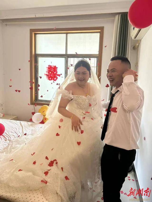 湖南一对新人办“三无婚礼”获点赞：无彩礼、无司仪、无伴郎伴娘，不搞仪式直接到场干饭