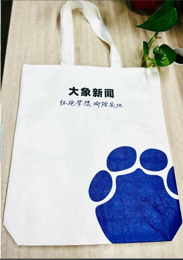 湖南一对新人办“三无婚礼”获点赞：无彩礼、无司仪、无伴郎伴娘，不搞仪式直接到场干饭
