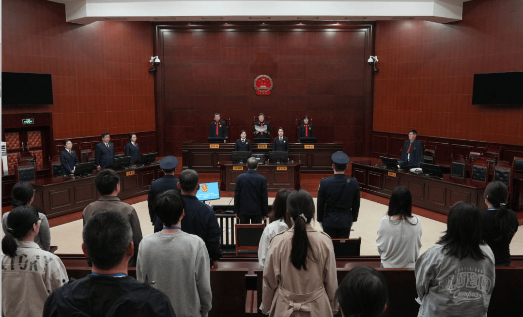 青岛市人民政府原党组成员、副市长,青岛市国有资产监督管理委员会原党委书记吴经建受贿、利用影响力受贿一案一审公开宣判