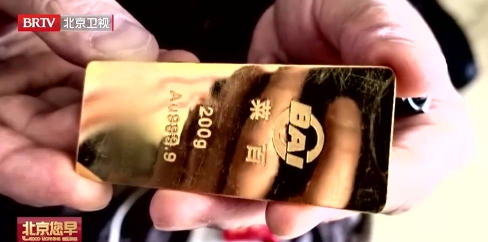 75岁独居大爷向保姆炫耀20多万元金条后被盗,保姆:跟他闹着玩儿的